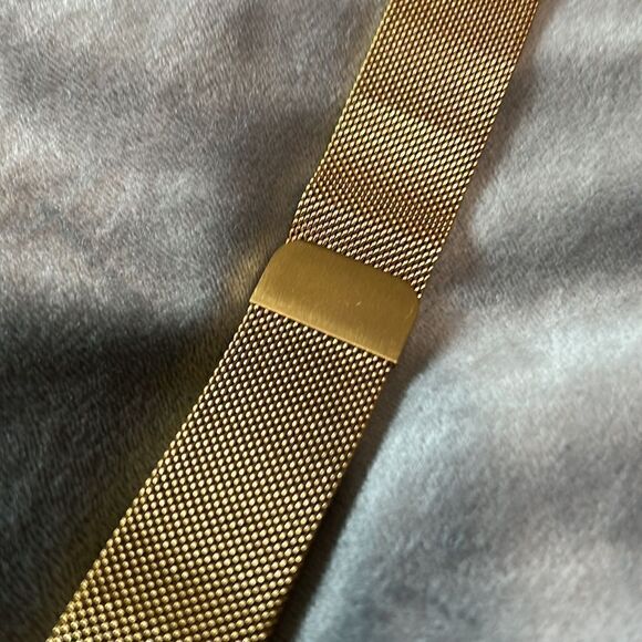 Gold Metal Magnetic Apple Watchband - Picture 4 of 5